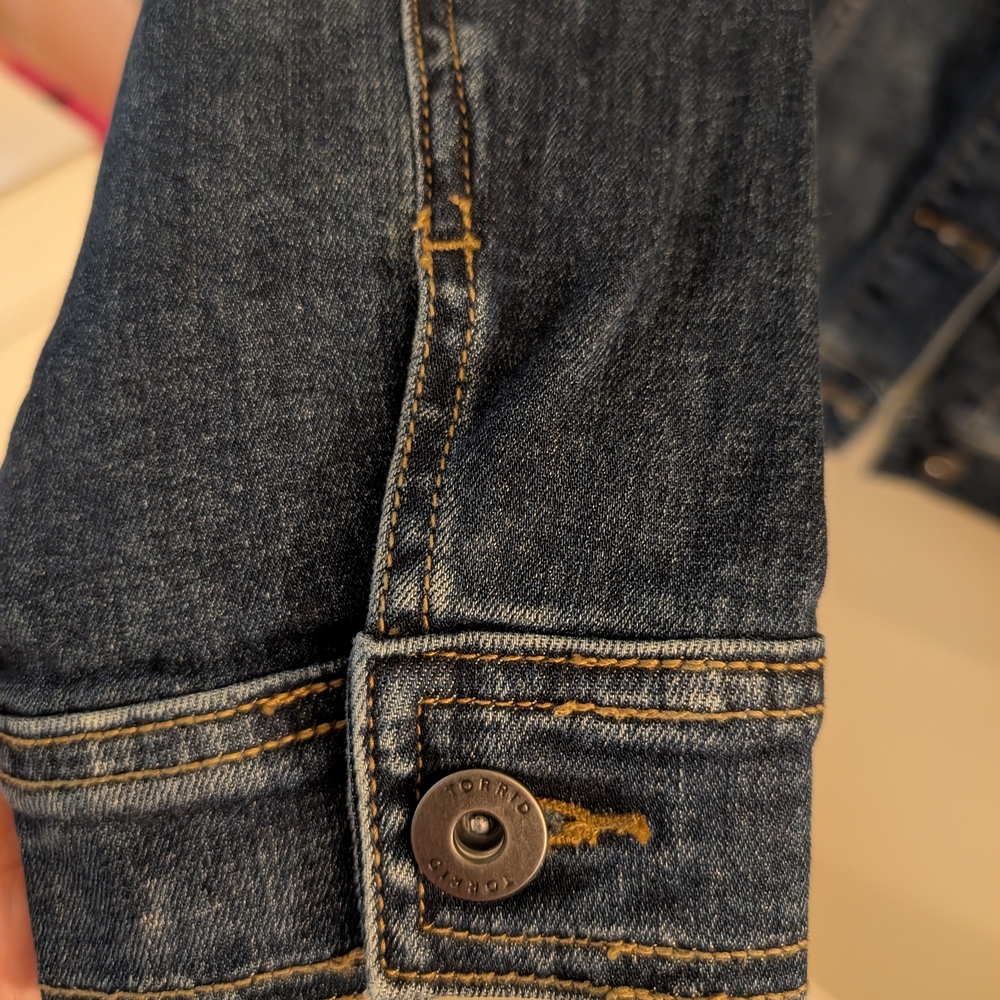 NWT! 🧵Torrid Denim Jacket🌇💙 SIZE 14/16 - Picture 4 of 8
